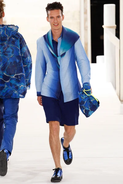 Look 27